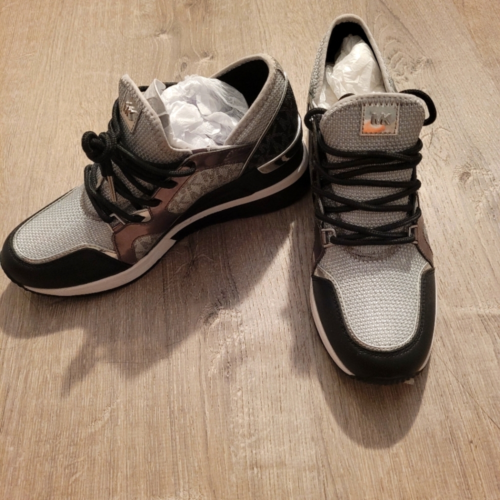 Michael Kors Liv Trainer Extreme Sneaker